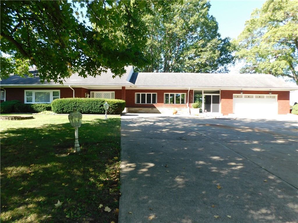302 Derrick Avenue — photo 1