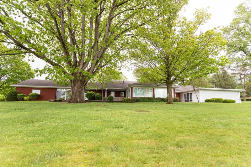 302 Derrick Avenue — photo 3