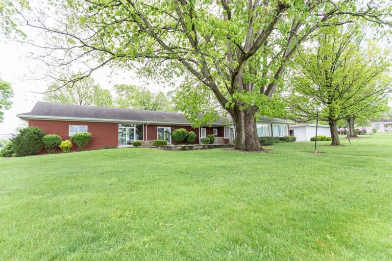 302 Derrick Avenue — photo 4