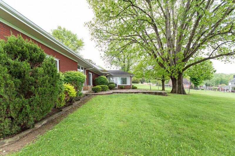 302 Derrick Avenue — photo 6