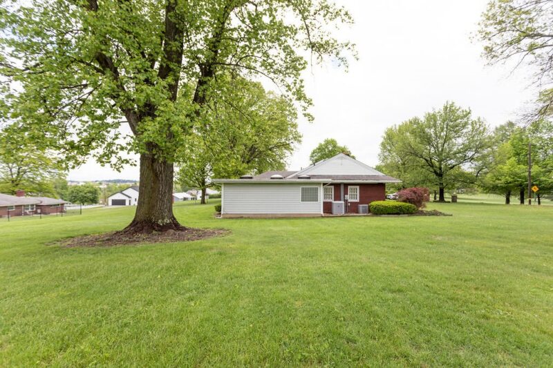 302 Derrick Avenue — photo 8