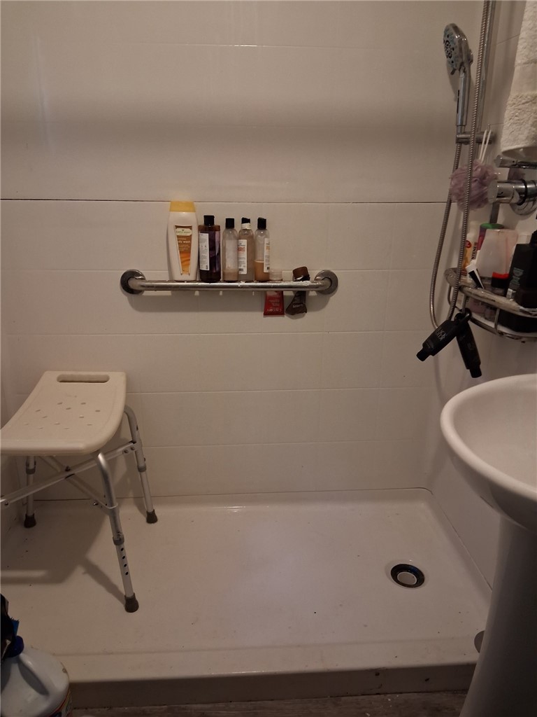 43 Besco St — photo 3