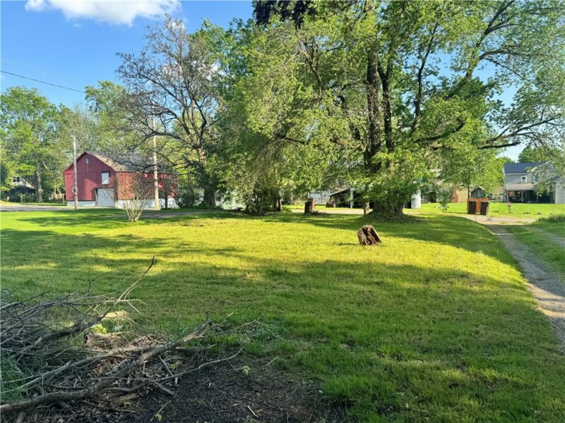 131 W Market St — photo 4