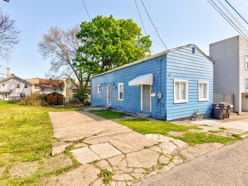1202 Irwin St — photo 2