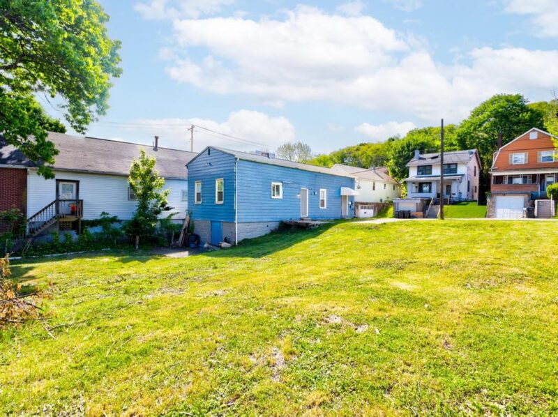 1202 Irwin St — photo 4