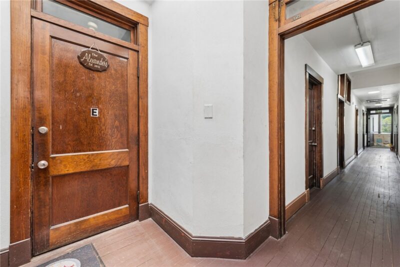 206 N Warren Ave — photo 2