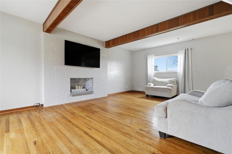 203 Clover Dr. — photo 2
