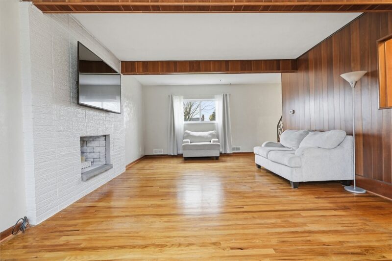 203 Clover Dr. — photo 3