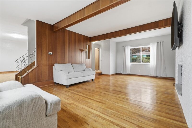 203 Clover Dr. — photo 4