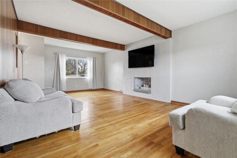 203 Clover Dr. — photo 7
