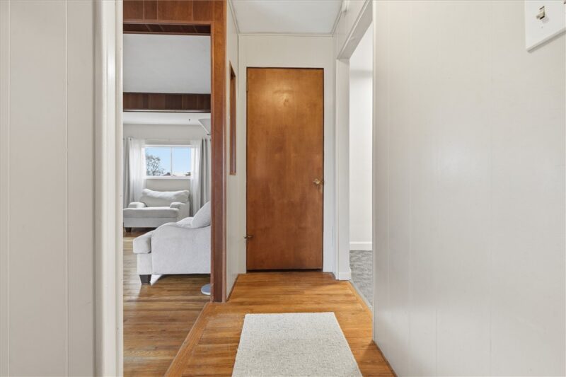 203 Clover Dr. — photo 8