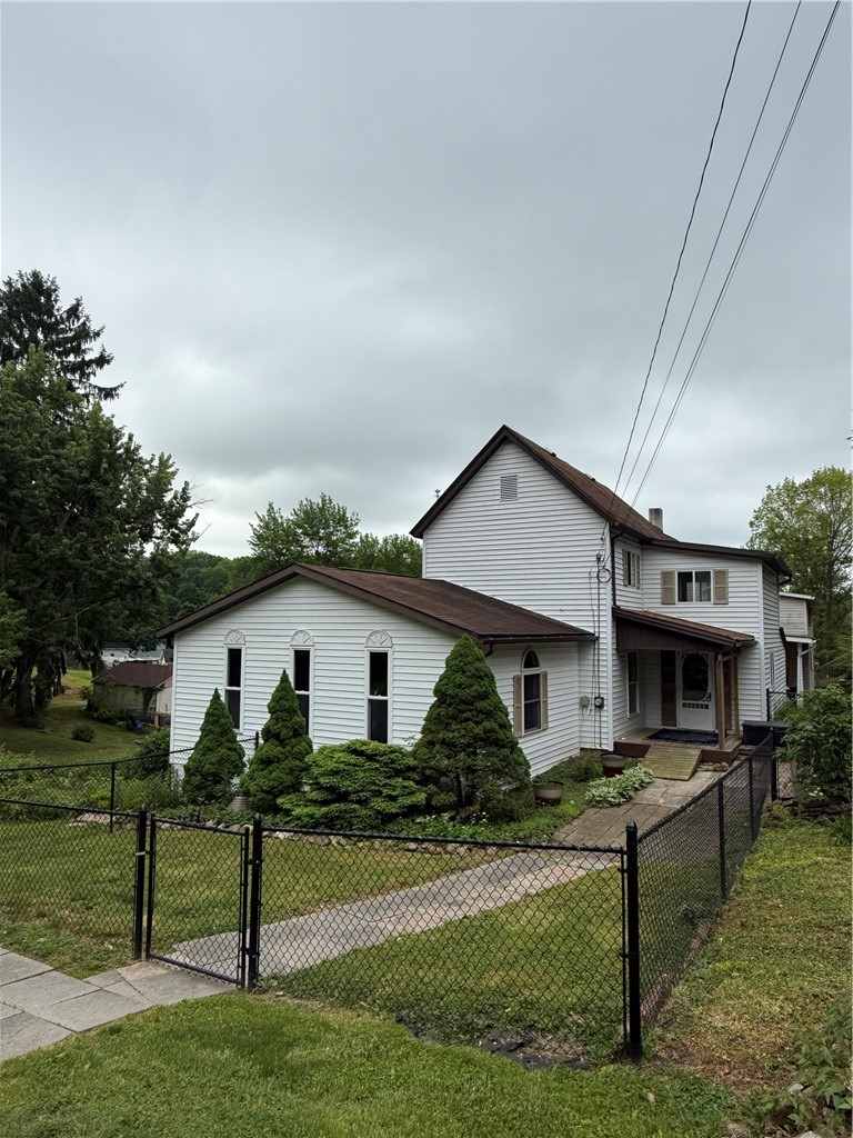 125 Ayers Ave — photo 1