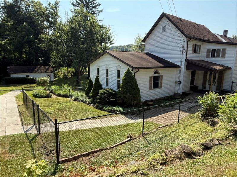 125 Ayers Ave — photo 3