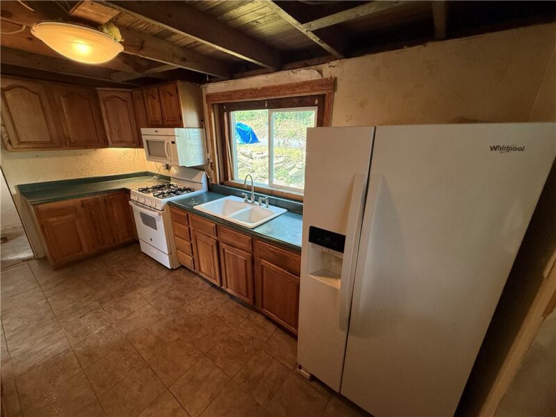 125 Ayers Ave — photo 8