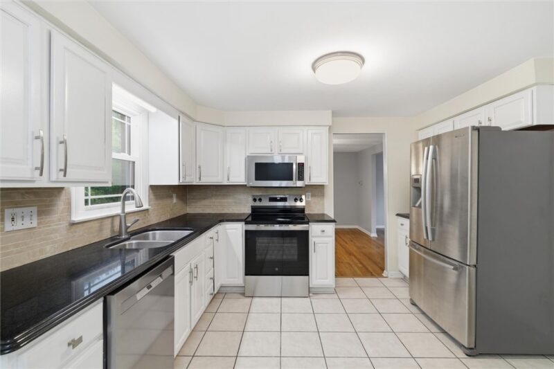 1028 Harvard Rd — photo 7