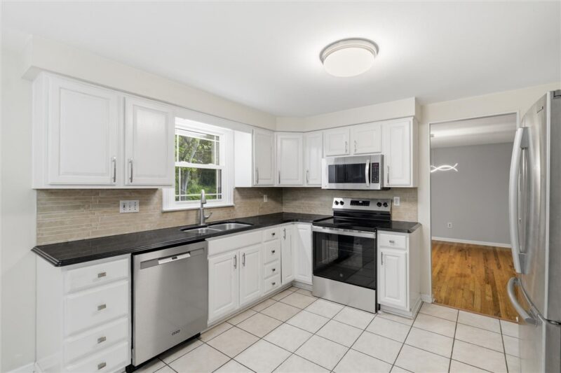 1028 Harvard Rd — photo 8