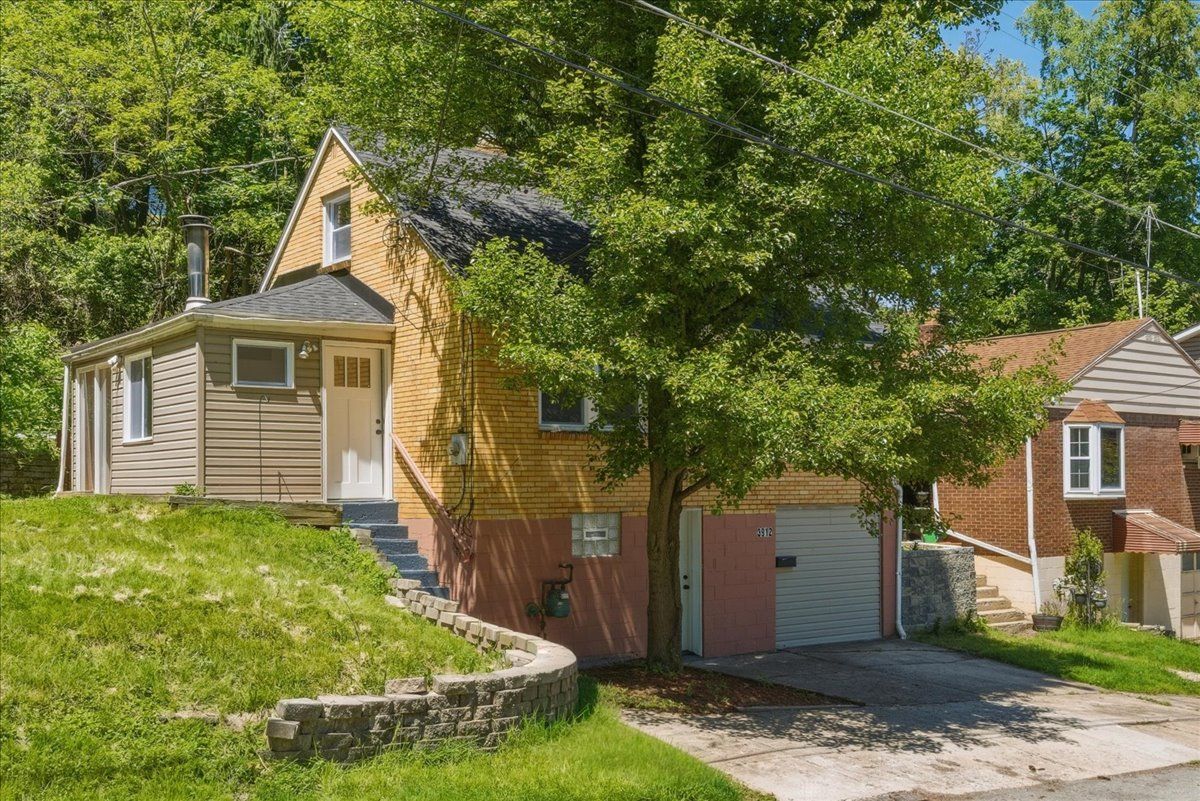 3912 Jane STREET — photo 1