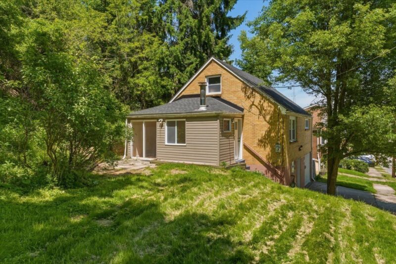 3912 Jane STREET — photo 2