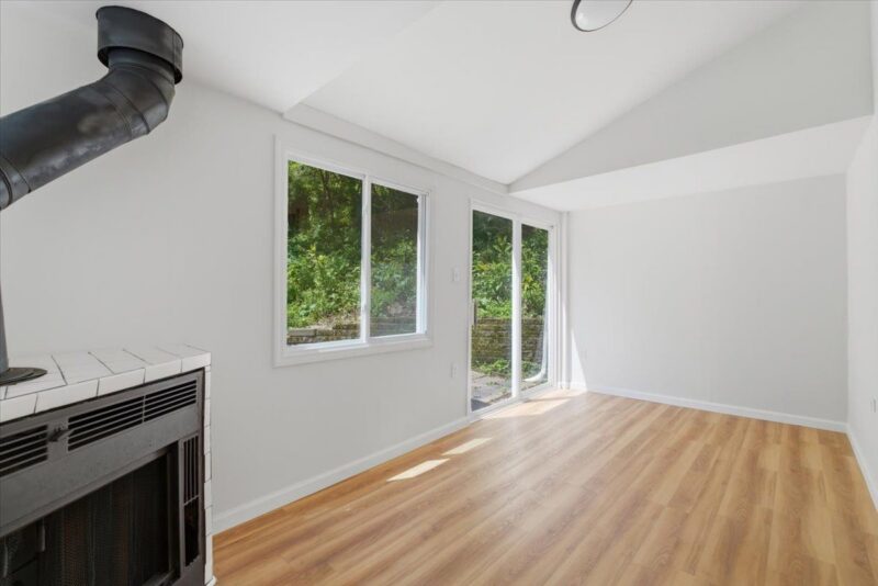 3912 Jane STREET — photo 4