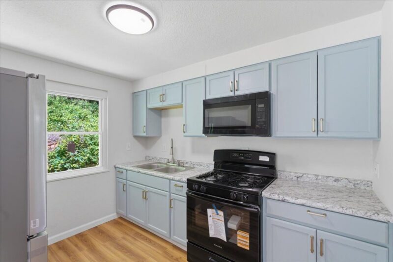 3912 Jane STREET — photo 5