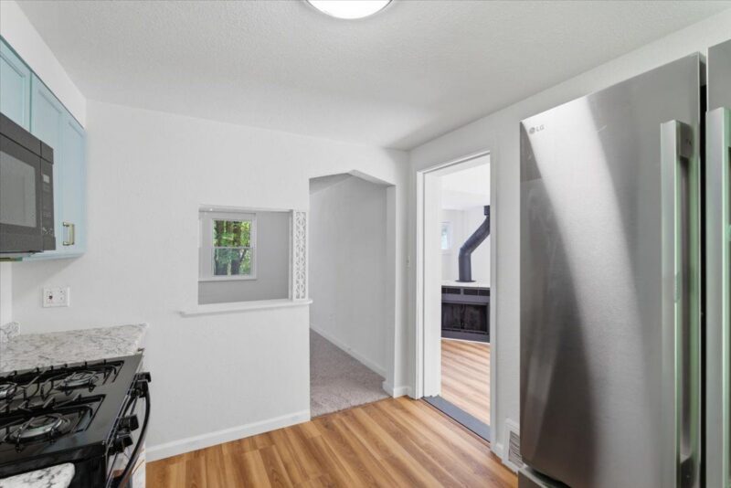 3912 Jane STREET — photo 6