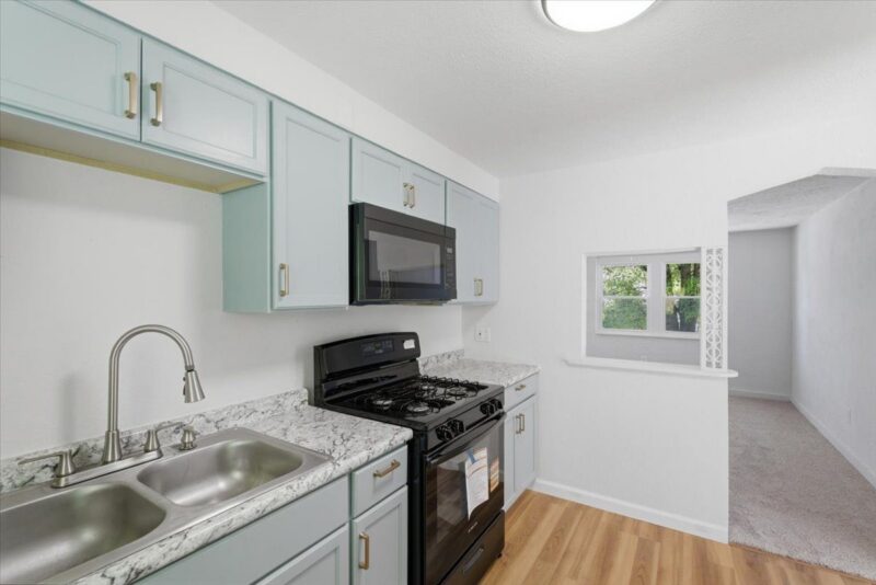 3912 Jane STREET — photo 7