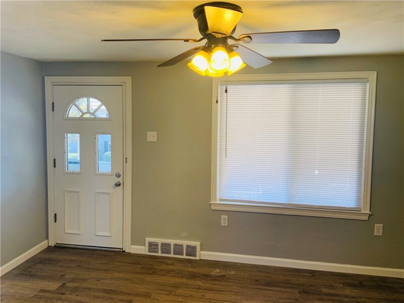 120 Graham Ave. — photo 2