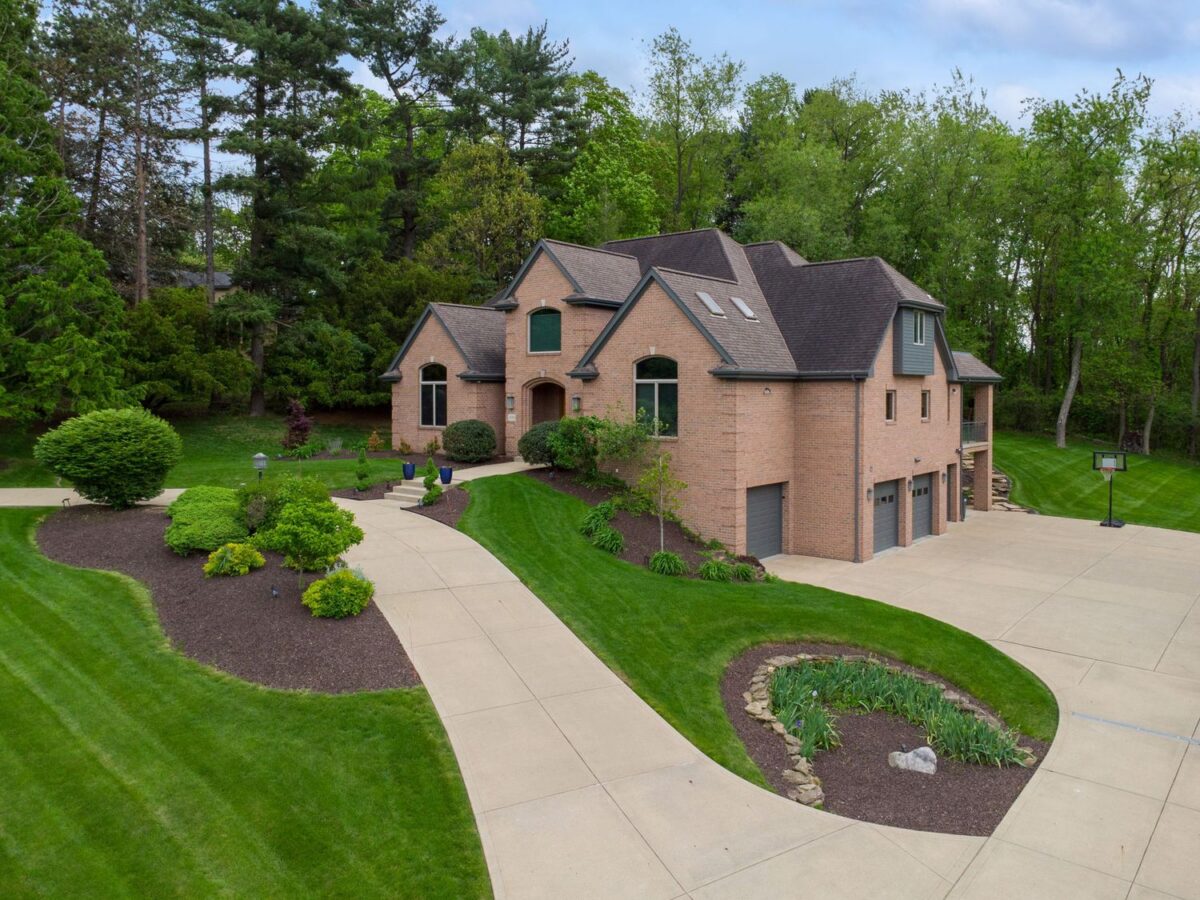 300 Hardy DRIVE — photo 1