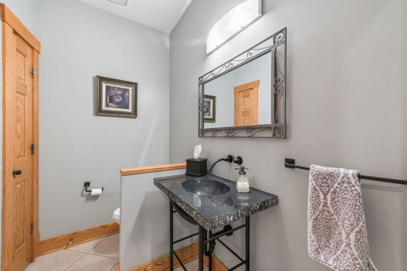 300 Hardy DRIVE — photo 8