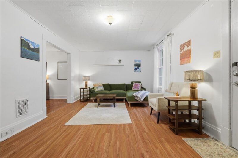 724 Saint Clair Avenue — photo 4
