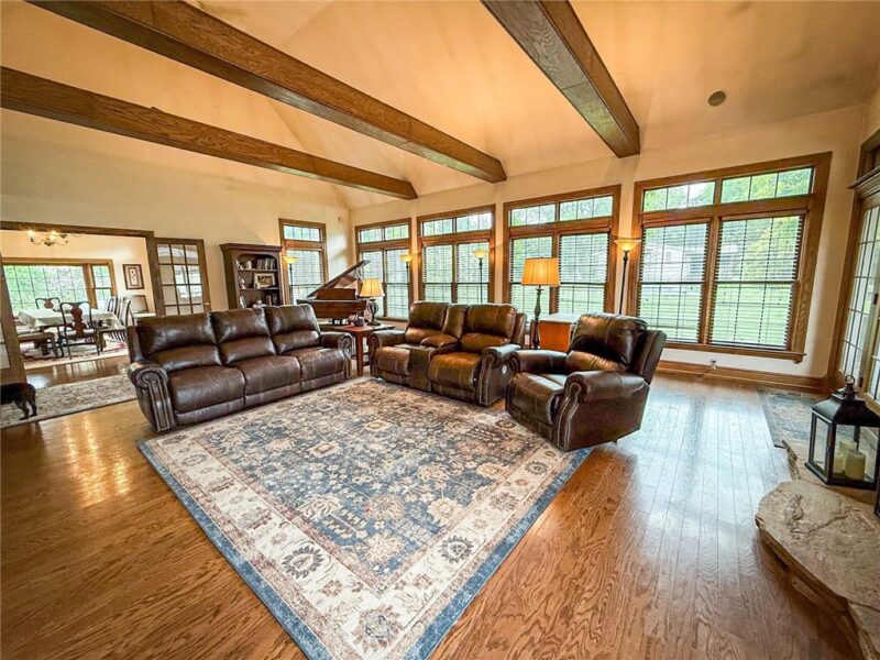203 Oliver Dr — photo 2