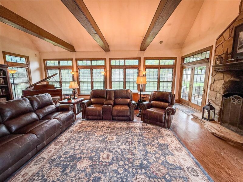 203 Oliver Dr — photo 3
