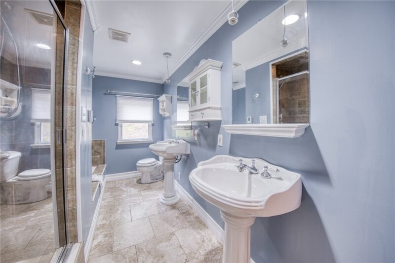1810 Henderson Ave — photo 4