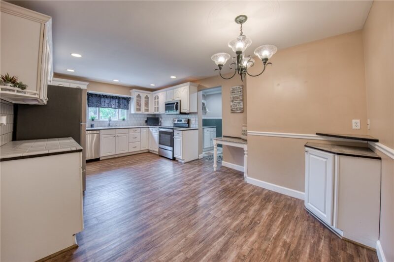 1810 Henderson Ave — photo 6