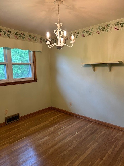 2405 N HERMITAGE RD — photo 8