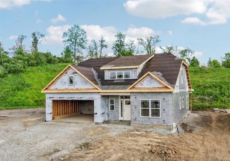 1041 Lakeside Drive.