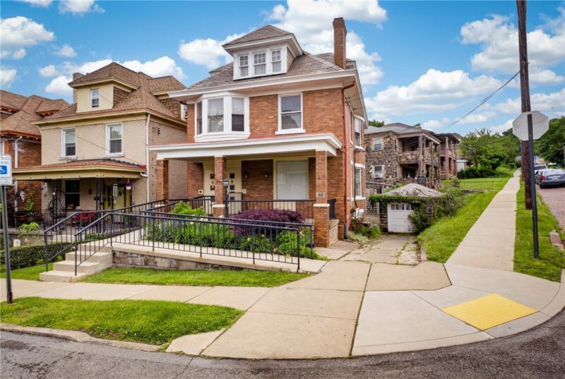 92 Bradford Ave — photo 2