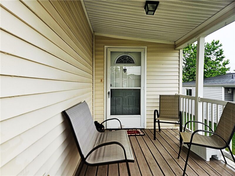 612 Primrose Ln — photo 2