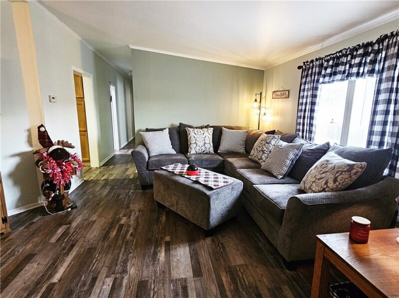 612 Primrose Ln — photo 3