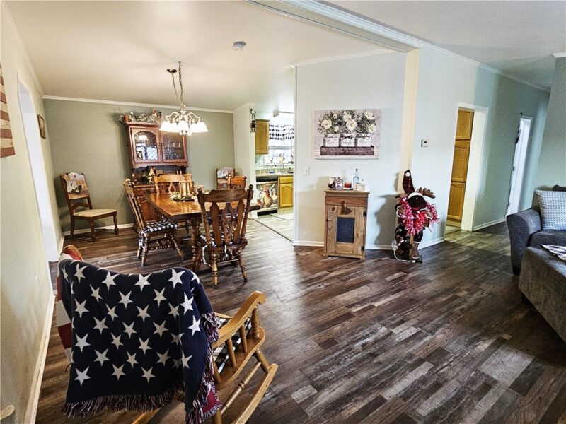 612 Primrose Ln — photo 4