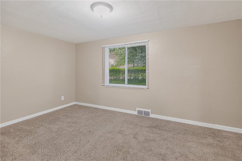 921 Lincoln Way — photo 8