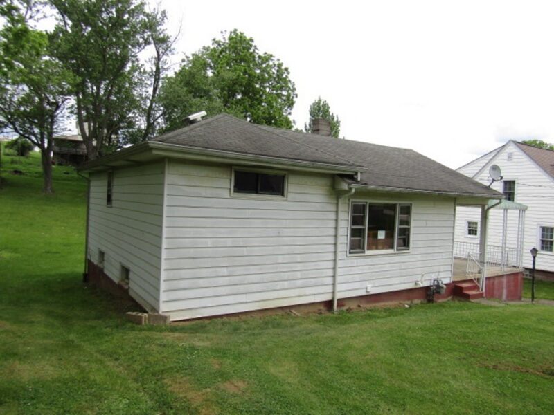 403 Mineola Ave — photo 2