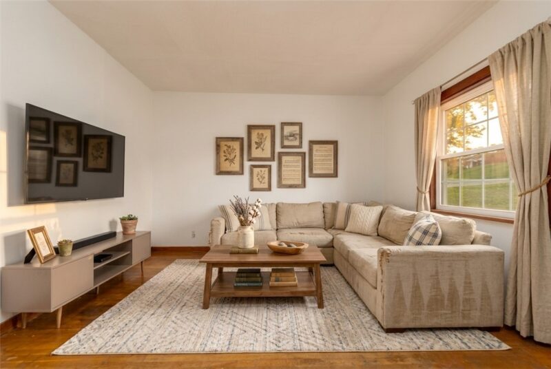922 Broadway Ave — photo 3