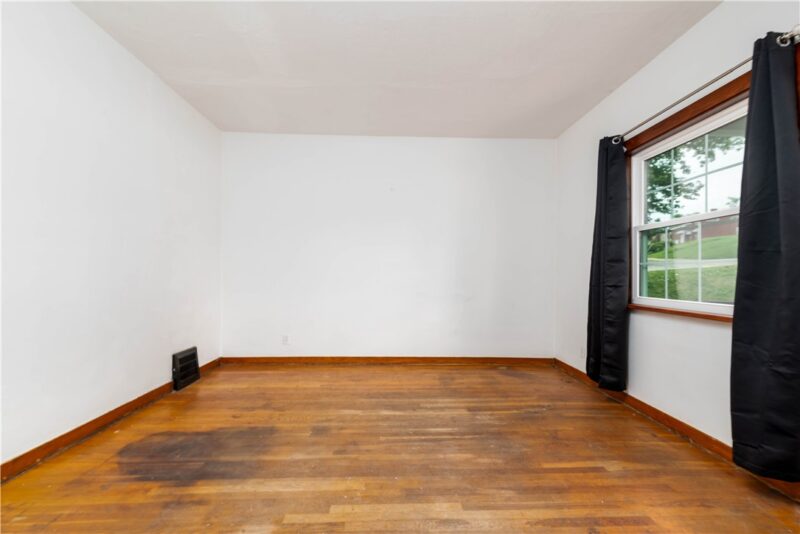 922 Broadway Ave — photo 4