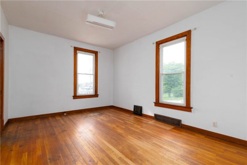 922 Broadway Ave — photo 6