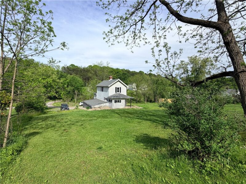 33 Hubbard Rd — photo 2
