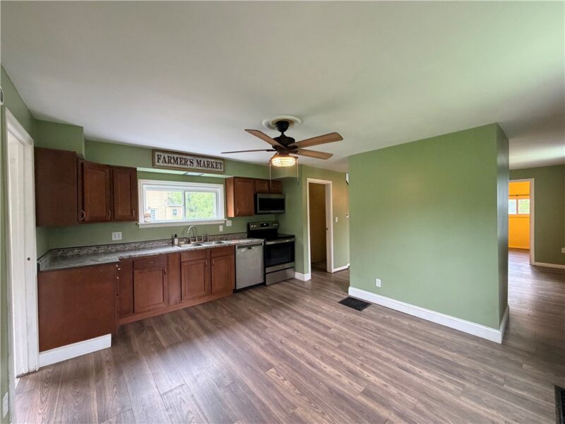 33 Hubbard Rd — photo 3