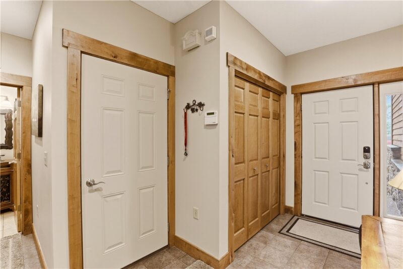 553 Woodside Crescent — photo 4