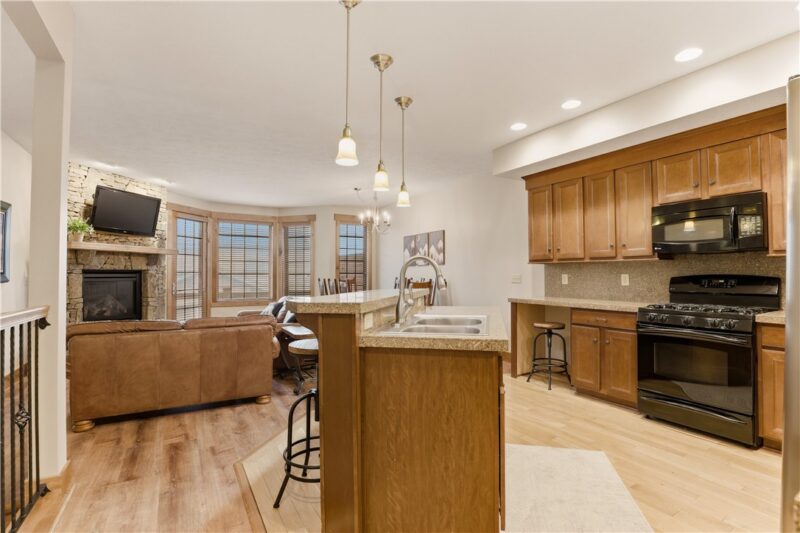 553 Woodside Crescent — photo 5