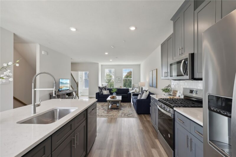 403 N Harmon Court Model Home by DR HORTON — photo 8